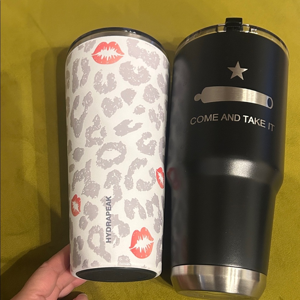 Hydrapeak Tumbler with Lip Print and Black Magellan Tumbler